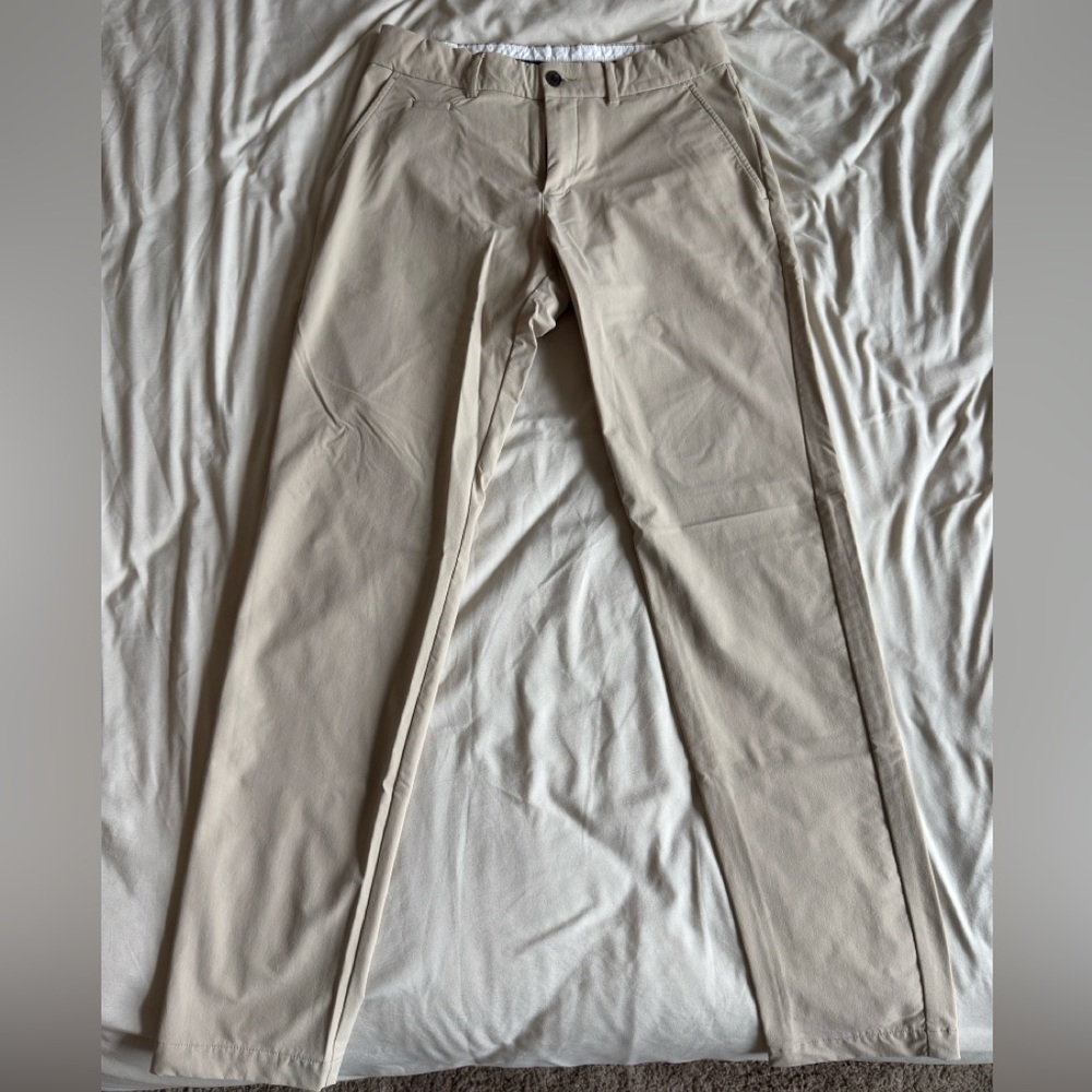 KJUS Ike Men’s Pants. 30-32. Khaki. Used. Tailored fit. Great condition